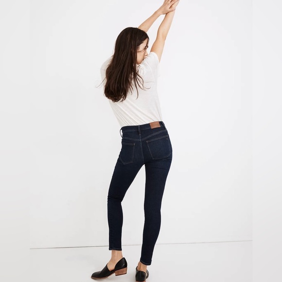 Madewell 9" Mid-Rise Skinny Jeans in Orland Wash - Picture 3 of 12